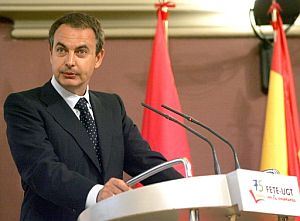 Zapatero, durante su intervención en el acto conmemorativo del 75 aniversario de la Federación de Trabajadores de la Enseñanza de UGT. (Foto: EFE)