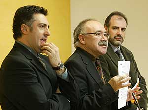 Los dirigentes de ERC, Josep Lluis Carod Rovira (centro), Joan Ridao (dcha.) y Joan Puigcercós. (Foto: Antonio Moreno)