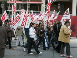 Más de seiscientas personas exigen que la crisis no repercuta en el empleo